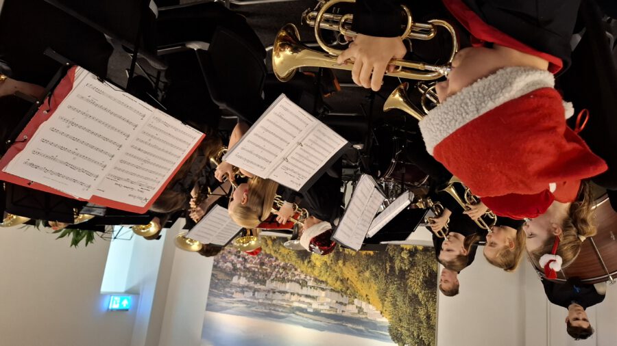 Lebendiger Adventskalender 2025 Jugend Brass Band BlechKLANG (12) Lebendiger Adventskalender 2025 Jugend Brass Band BlechKLANG (2)