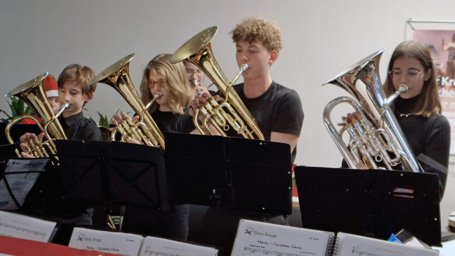 Lebendiger Adventskalender 2025 Jugend Brass Band BlechKLANG (15) Lebendiger Adventskalender 2025 Jugend Brass Band BlechKLANG (2)
