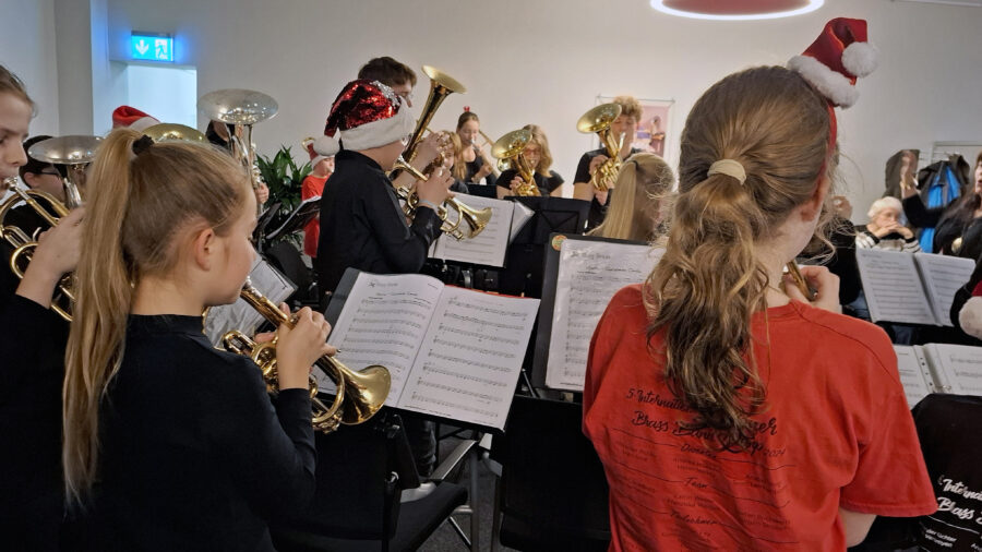 Lebendiger Adventskalender 2025 Jugend Brass Band BlechKLANG (17) Lebendiger Adventskalender 2025 Jugend Brass Band BlechKLANG (2)