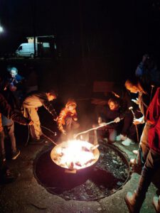 Lagerfeuer beim Stern-Wochenende der Orchesterschule KLANGwelt 2026